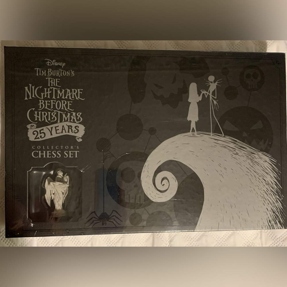 Nightmare Before Christmas Chess Set 25 Years Collectors Set
